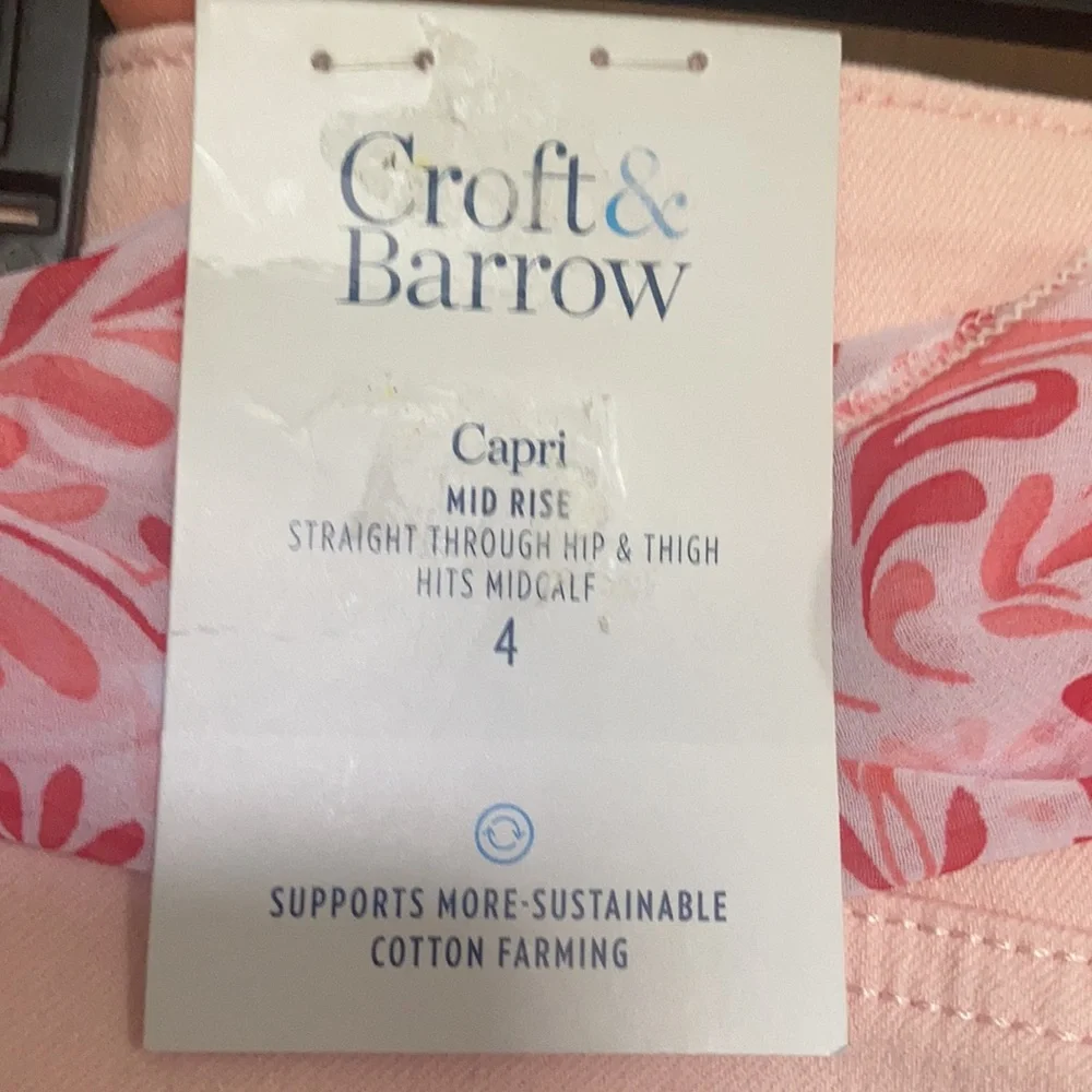 Croft & barrow pink jean mid rise Capri with floral scarf belt size 4 - Picture 4 of 17